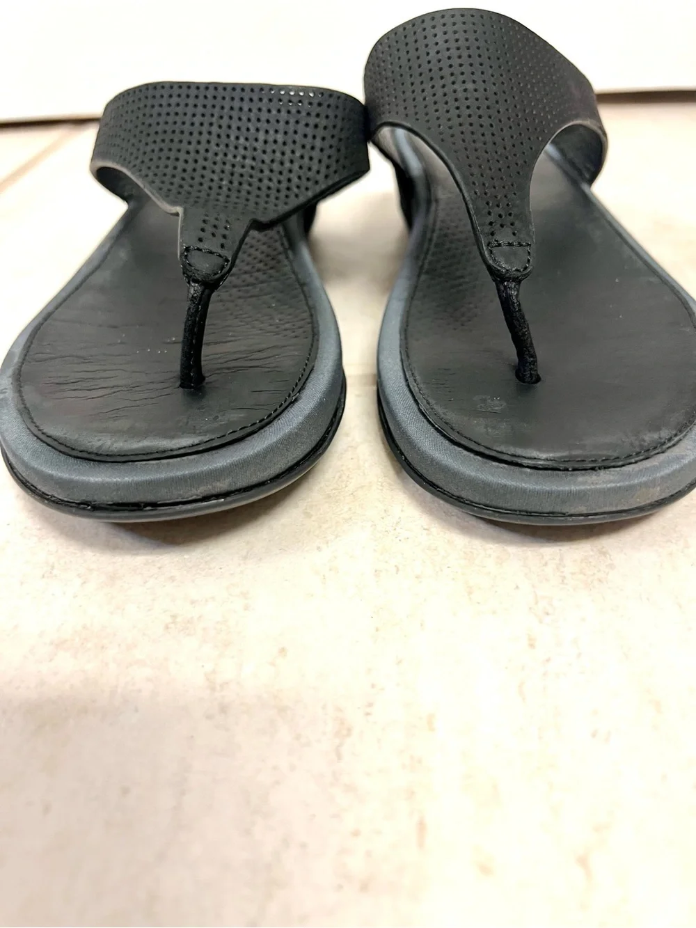 FitFlop 5M Banda perforated leather sandals, breathable cushioned footbed travel